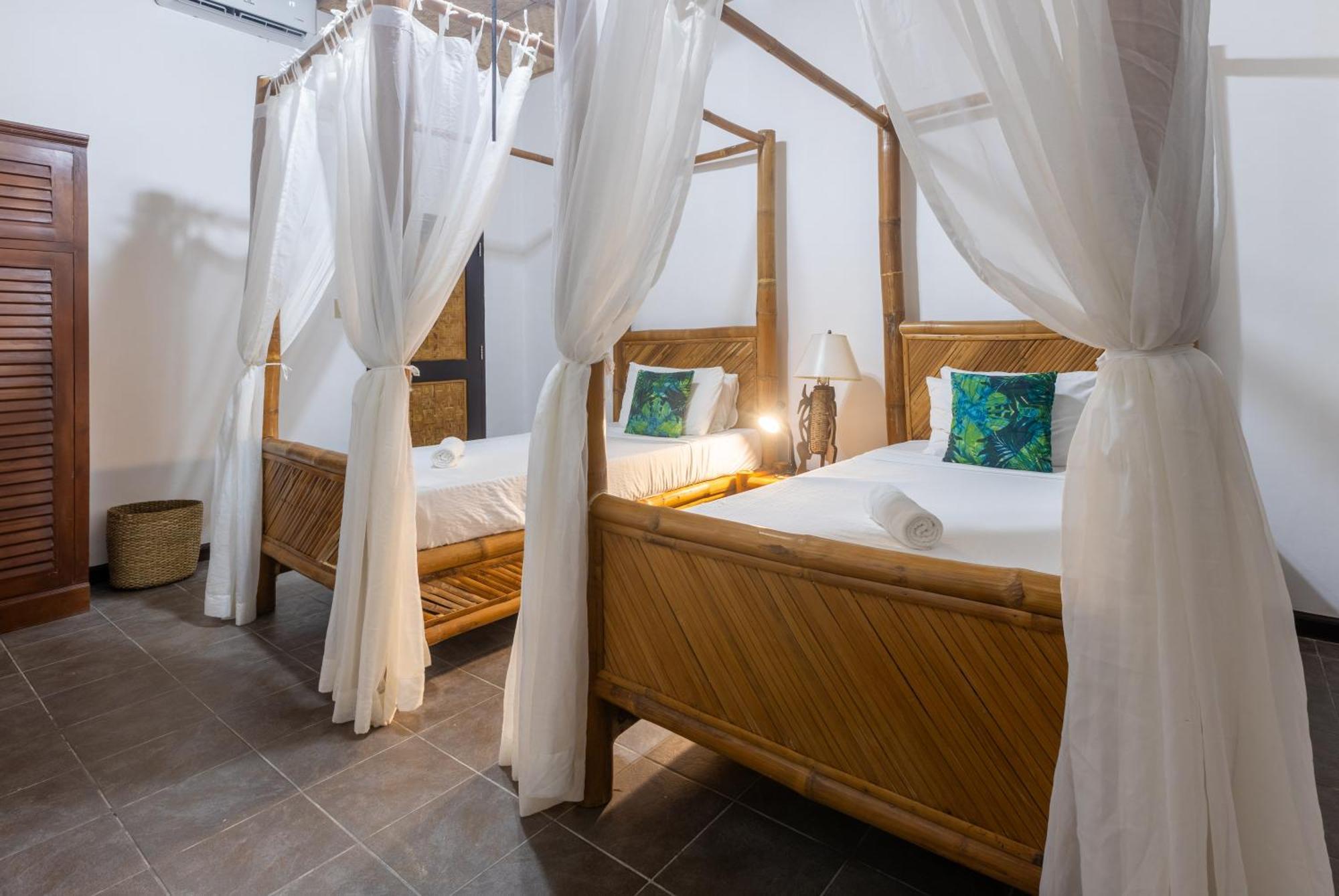 Nabulao Beach Resort Hinoba-an Ngoại thất bức ảnh